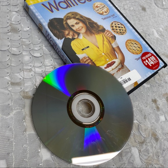 Waitress - Picture 6 of 6